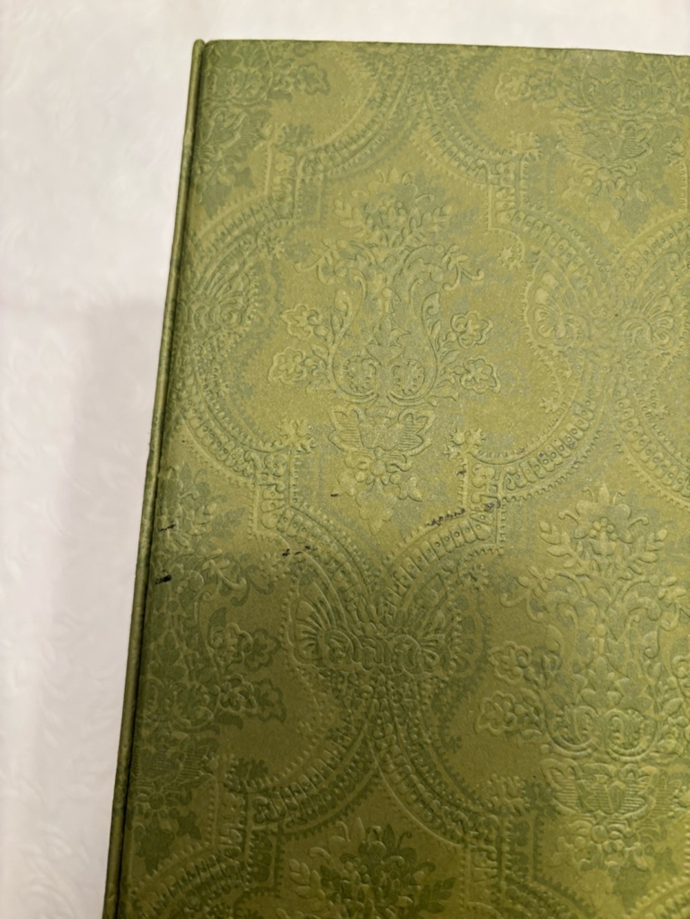 Gucci Olive Green Embossed Designer Box - Picture 6 of 11